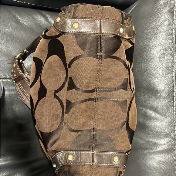 Coach - Picture 6 of 7